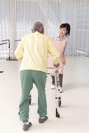 介護職員初任者研修を受けるなら難波。
